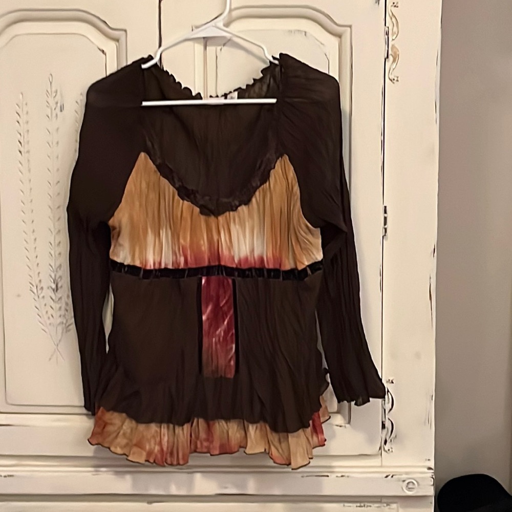 Size is xl but fits like a l